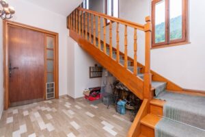 Casa Gurekian con due appartamenti e negozi