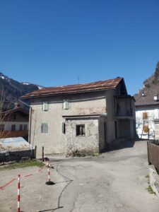 Casa da ristrutturare con progetto approvato