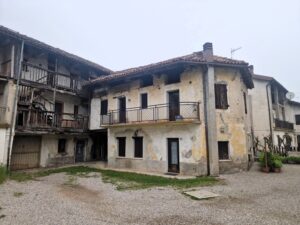 Porzione di casa da ristrutturare