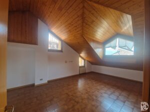 Third-floor apartment with kitchen, living room, bedroom, bathroom, and storage, in a unique location.