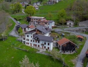 Barn to Renovate in a Panoramic Location