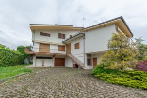 FELTRE, villetta singola con scoperto