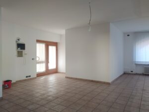 Negozio centralissimo a Caprile – Vendita o Affitto