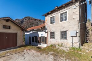 Porzione indipendente da ristrutturare a Lorenzon