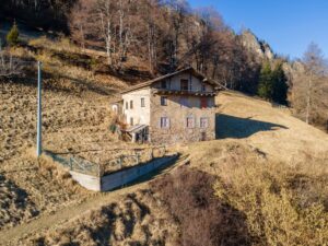 Casa indipendente da ristrutturare a Piaia