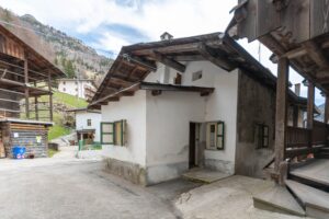 Porzione di antica casa nel borgo di Palue