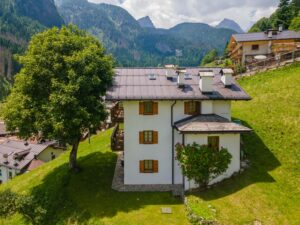 Casa indipendente e ristrutturata a Palue