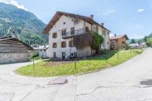 Casa singola da ristrutturare a Celat