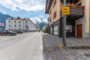 Negozio con magazzino in posizione centrale