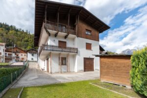 Rivamonte Agordino – 9 locali � 350000 T956