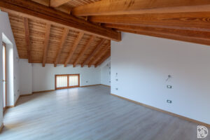 Single Villa with 4 Bedrooms, 4 Bathrooms. Spacious Bright Areas, Versatile Basement and Garden.