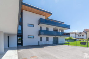 Sois, ground floor, new with 3 bedrooms and 2 bathrooms and private garden. Customizable!
