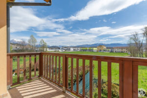 Convenient and Well-Served Area: Move-In Ready Duplex Apartment