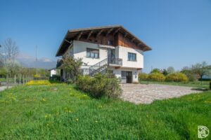 Casa singola con scoperto di proprietà a pochi passi da Feltre