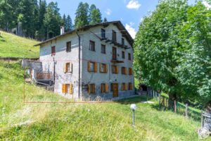 Semi-independent portion with panoramic view in Bramezza