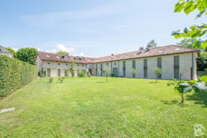 Porzione indipendente in villa storica finemente ristrutturata!Ambienti luminosi,totale indipendenza